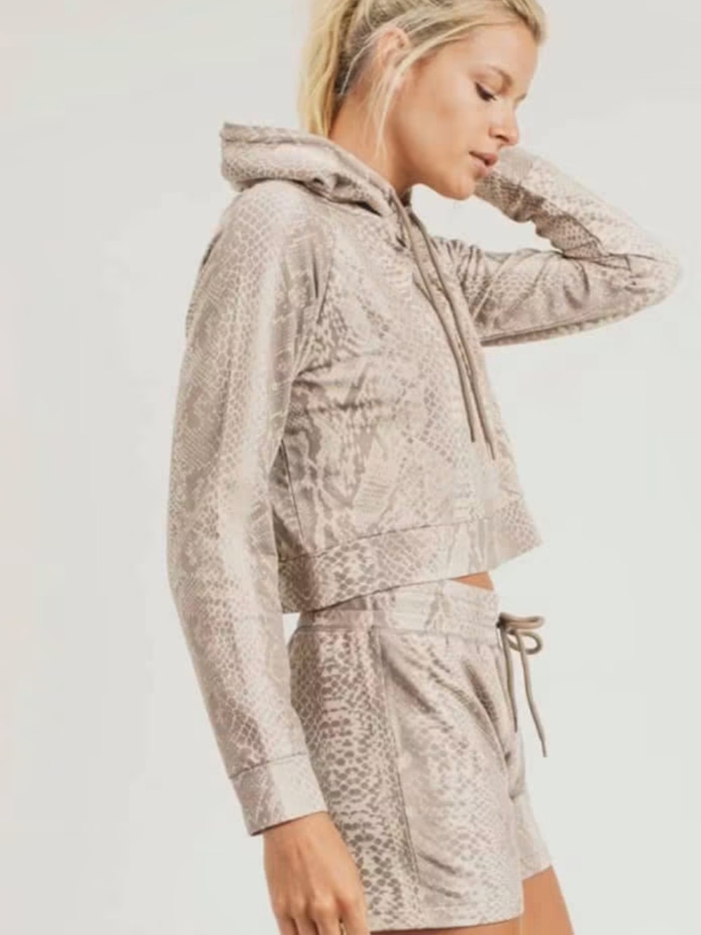 Snake Skin Hooded Shorts Set - Picture 2 of 3